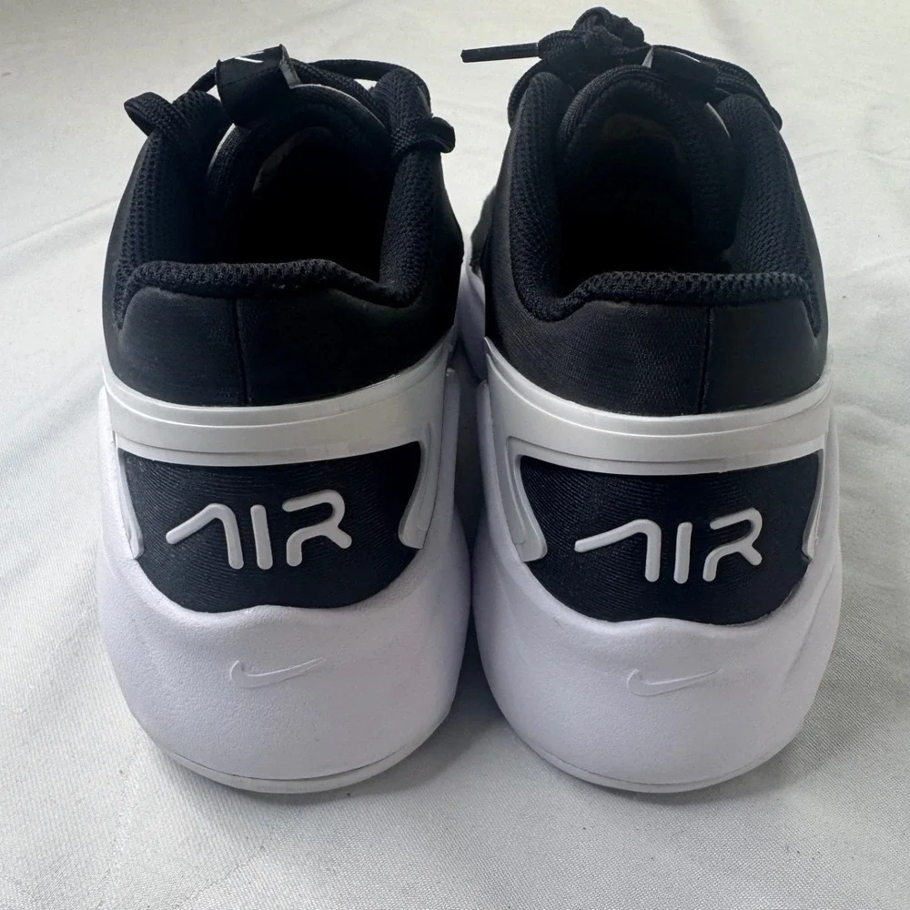 Nike‎ Air Max Bolt Women's  White Black Running Shoes CU4152-101 Size 10